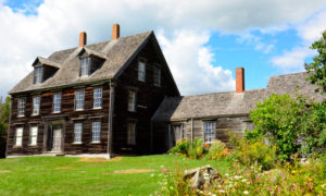 Colonial House. Photo Provided by Maine Day Trip Tours