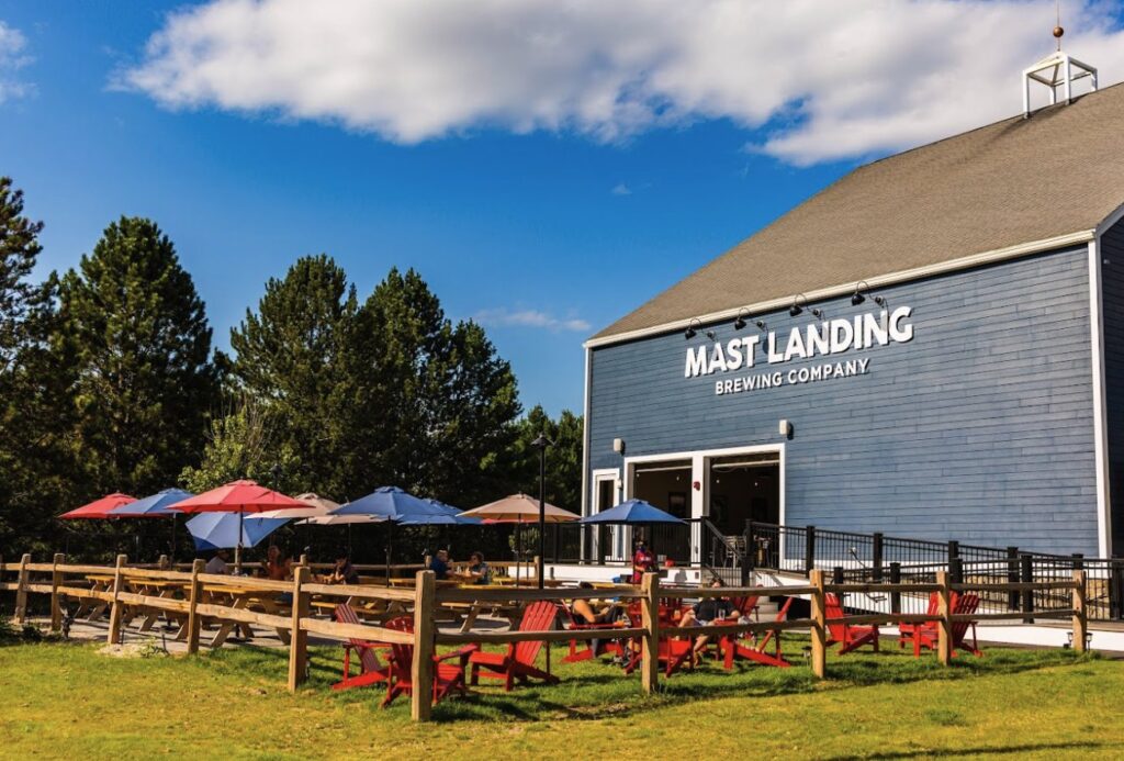 Freeport Taproom Outdoor Seating. Photo Credit: Mast Landing Brewing Company