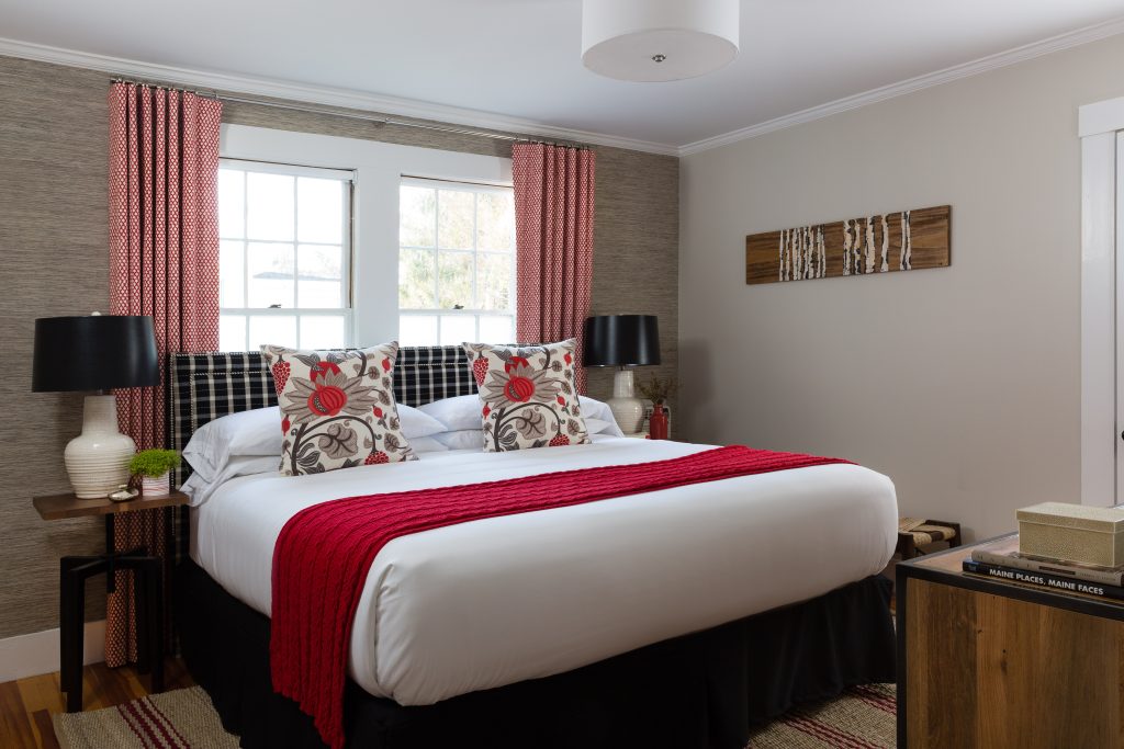 Guest room with a queen size bed. Photo Credit: Rarebrick Photography Guest room with a queen size bed. Photo Credit: Rarebrick Photography