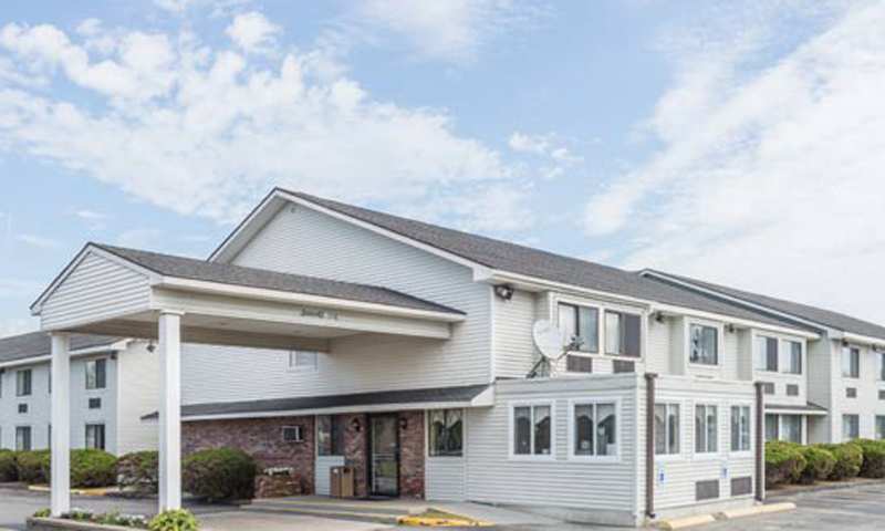 Hotel Exterior, Photo Courtesy of Super 8 Hotel Exterior, Photo Courtesy of Super 8