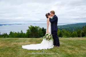 Couple Kissing. Photo Credit: Bob Young (Blue Diamond Photography)
