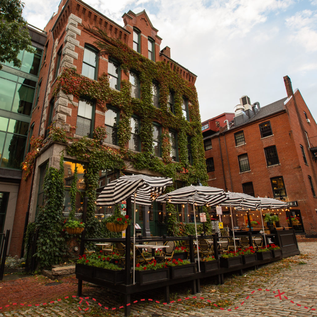 Portland by Plate Outdoor Dine, Photo Credit: Visit USA Parks / Tobey Schmidt