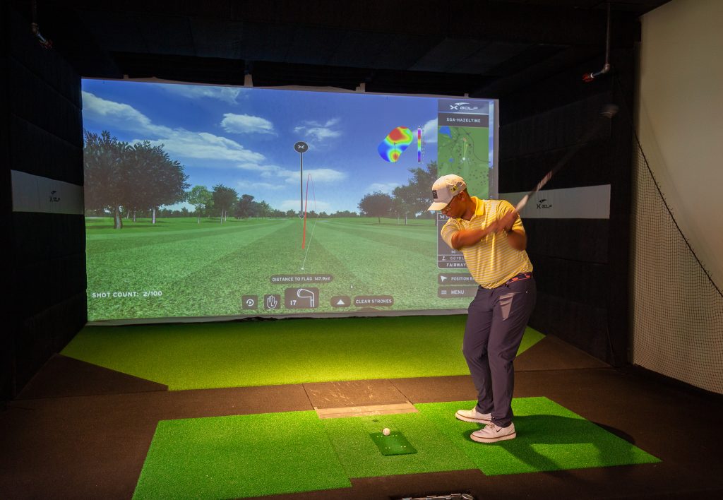 Simulator at X-Golf, Photo Credits: Serena Folding Simulator at X-Golf, Photo Credits: Serena Folding