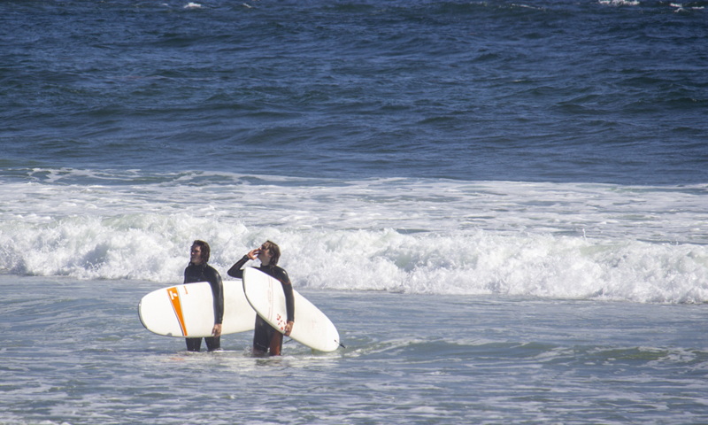 People with surfboards, Photo Credits: Serena Folding