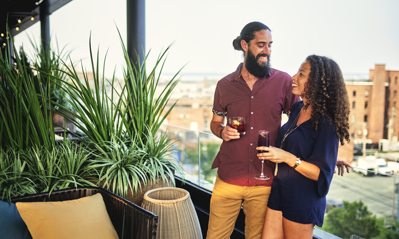 Couple with drinks, Photo credit: Lone Spruce Creative, courtesy of Maine Office of Tourism