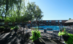 Courtyard + Outdoor Pool. Photo Credit: Fireside Inn & Suites Portland
