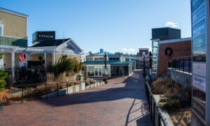 Freeport shopping plaza in the winter; Photo Credit: Lauren Witt at Visit Portland