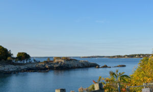 Beach at Fort Williams Park in the fall; Photo Credit: Lauren Witt at Visit Portland