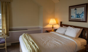 McKernan Inn hotel room; Photo Credit: Lauren Witt at Visit Portland