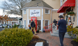 Group walking into Freeport store; Photo Credit: Lauren Witt at Visit Portland