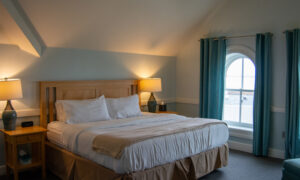 McKernan Inn hotel room; Photo Credit: Lauren Witt at Visit Portland