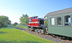 Red Maine Narrow Gauge train; Photo Credit: Maine Narrow Gauge