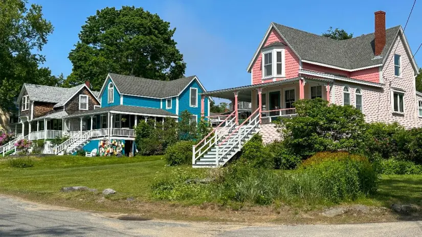 Houses on Peaks Island. Photo Provided by Wander Peaks Island Audio Walking Tour